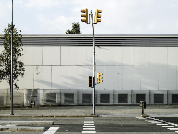 空に向かって道路を建てる