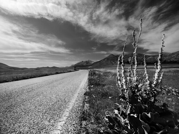 Photo road by land against sky