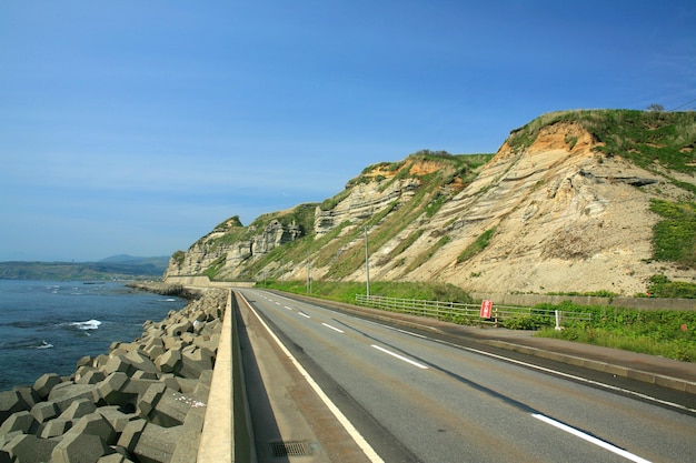 Foto strada sul mare contro il cielo