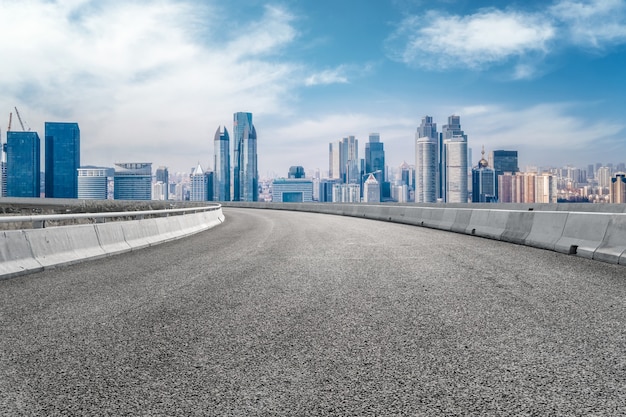 道路や都市の建物の背景