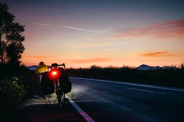 Photo road at dusk