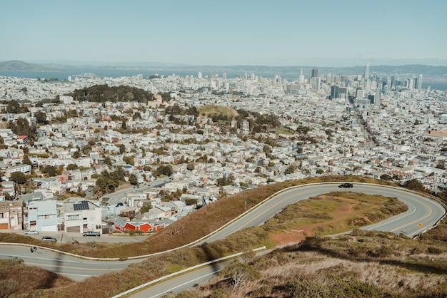 Road from Twin Peaks views San Francisco