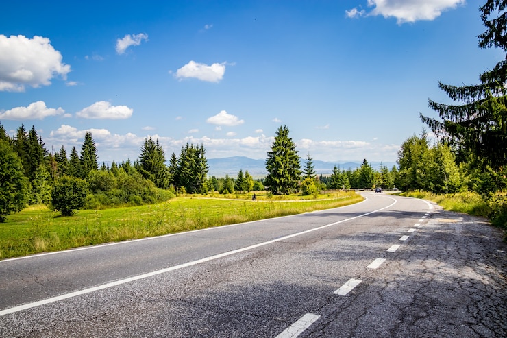 Photo a road in harghita in the center of romania