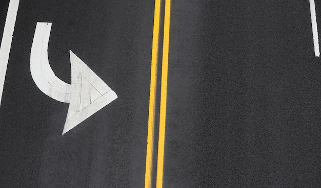 Photo road markings on asphalt on the street of manhattan in new york city