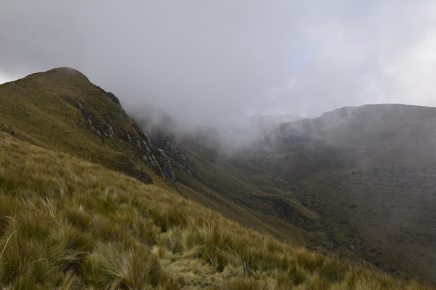 Rucu Pichincha 화산 주변의 산으로가는 길 안데스 산맥 Pichincha 화산 키토