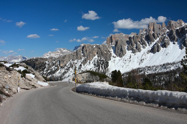 Strada per la montagna