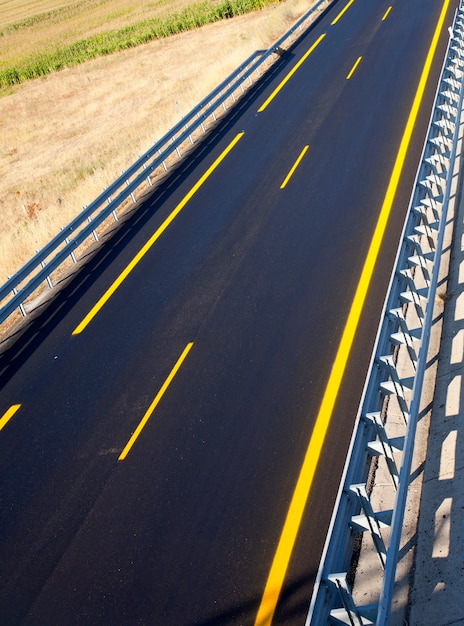 Strada di una nuova autostrada