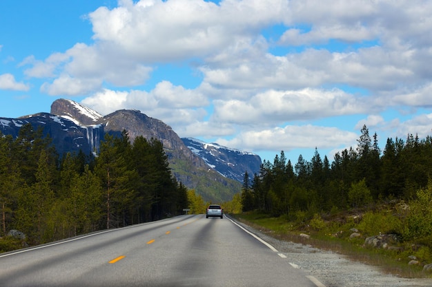 ノルウェーの山々、ノルウェーの道路