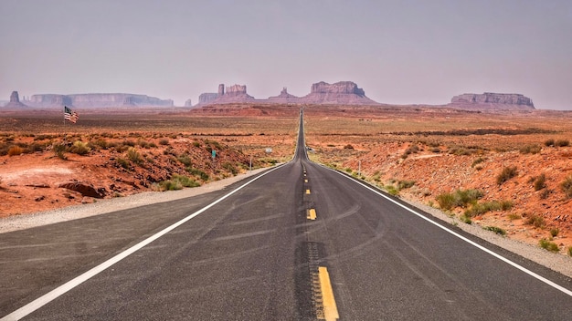 写真 砂漠を通る道