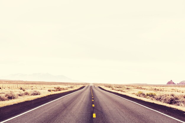 Photo road in the prairie country