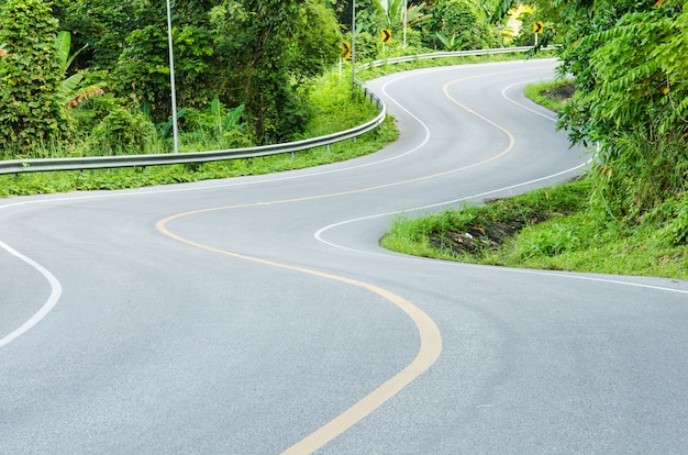 道路、S字型。