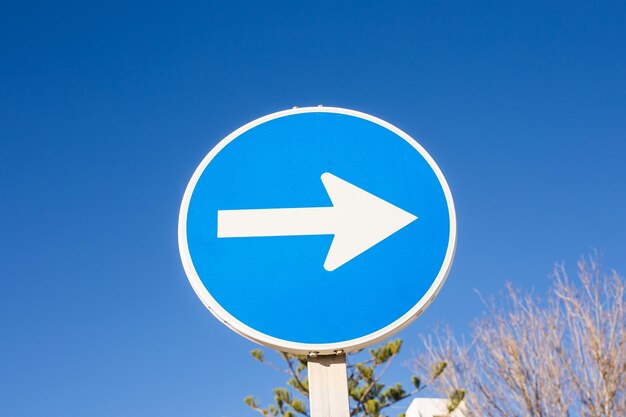 Photo road sign against blue sky