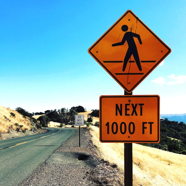 Photo road sign against blue sky