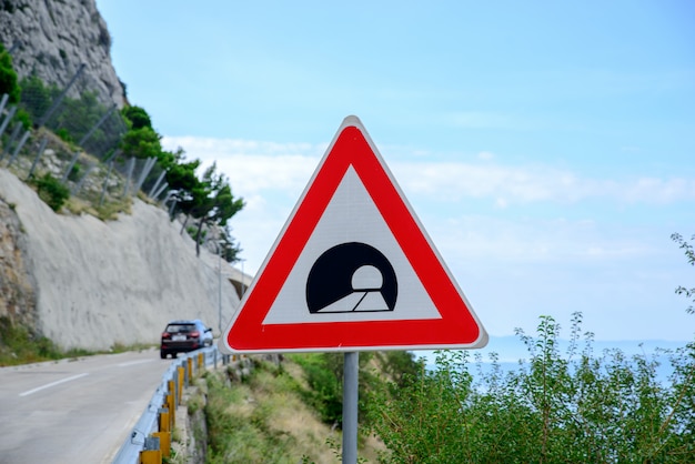 Road sign announcing a tunnel in the mountains