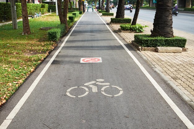 Photo road sign on footpath