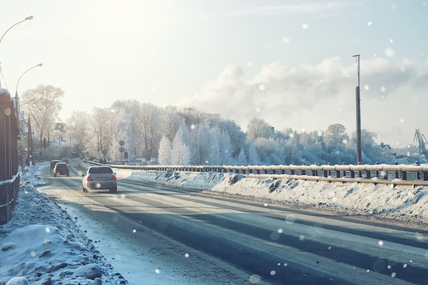 눈 폭풍 겨울의 도로