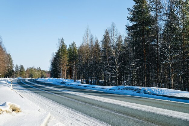 Дорога и снежная зима Лапландия, Рованиеми, Финляндия