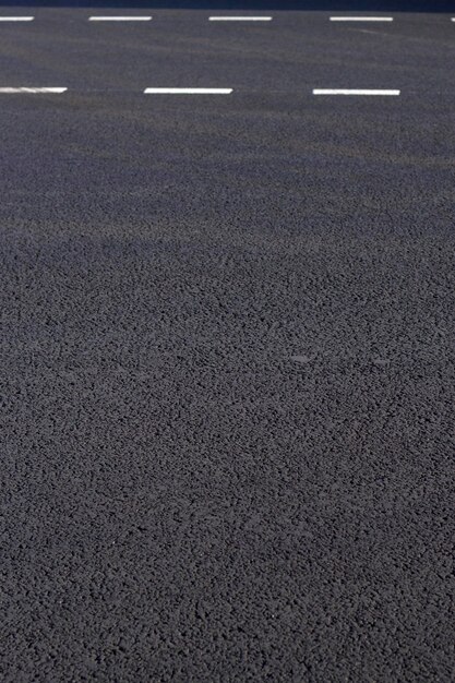 Foto consistenza della strada sfondo verticale con linee bianche