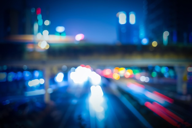 写真 夜の道路交通