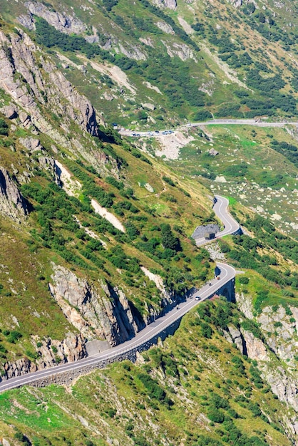 Road Turn in Swiss Mountains Bovenaanzicht Kleine GRIP-opname