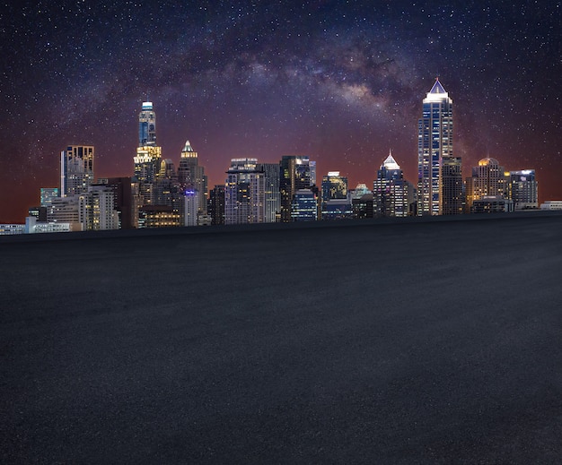 Photo road with night skyline