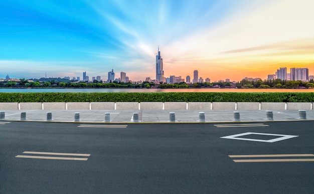 Strade e paesaggio architettonico delle moderne città cinesi