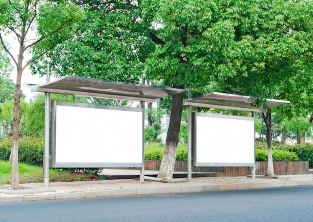 道端の看板