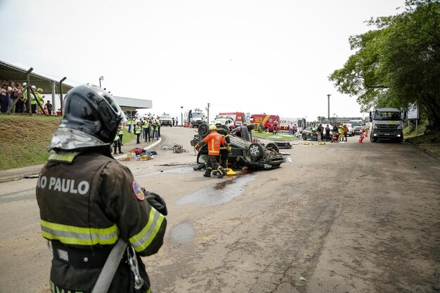 Foto simulazione di emergenza stradale per studenti universitari