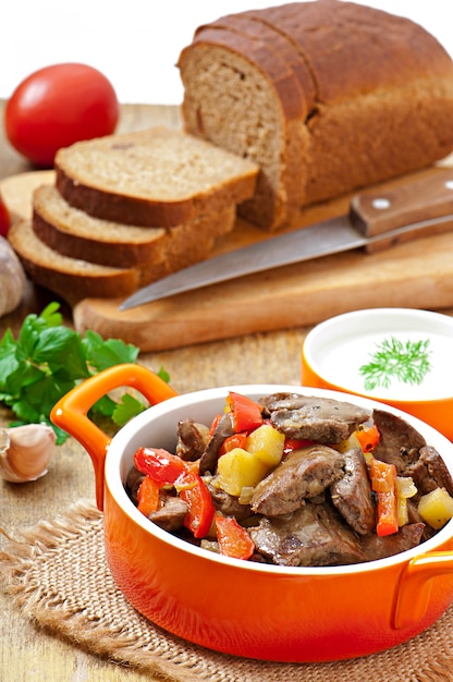 Roast chicken liver with vegetables