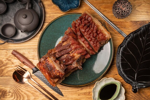 サクサクの豚皮で焼いたローストポークをすぐに食べられます