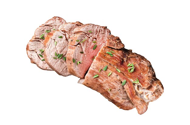 Roastbeef op een grill tenderloin gesneden vlees met kruiden geïsoleerde witte achtergrond