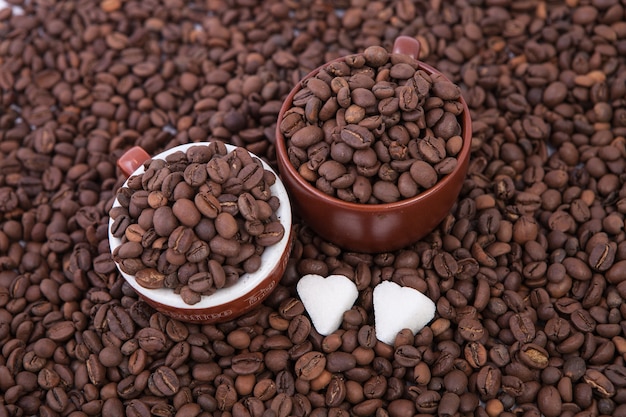 Жареные кофейные зерна арабика в качестве фоновых обоев