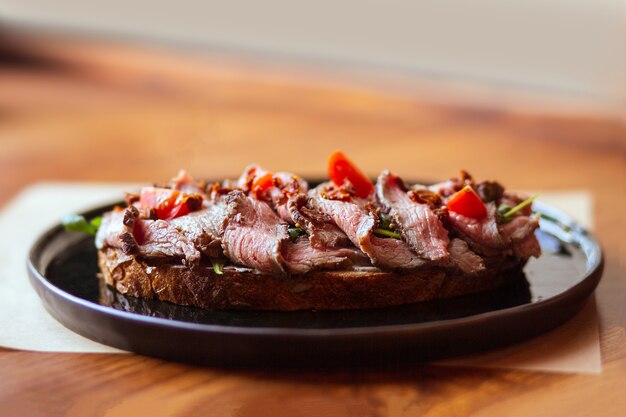 Roasted beef and tomatoes on toast