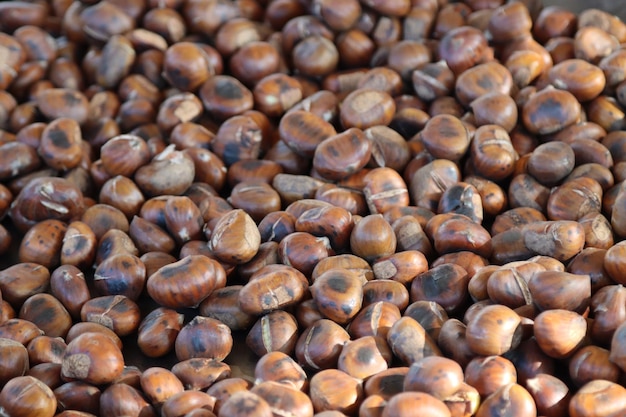 Photo roasted brown chestnuts