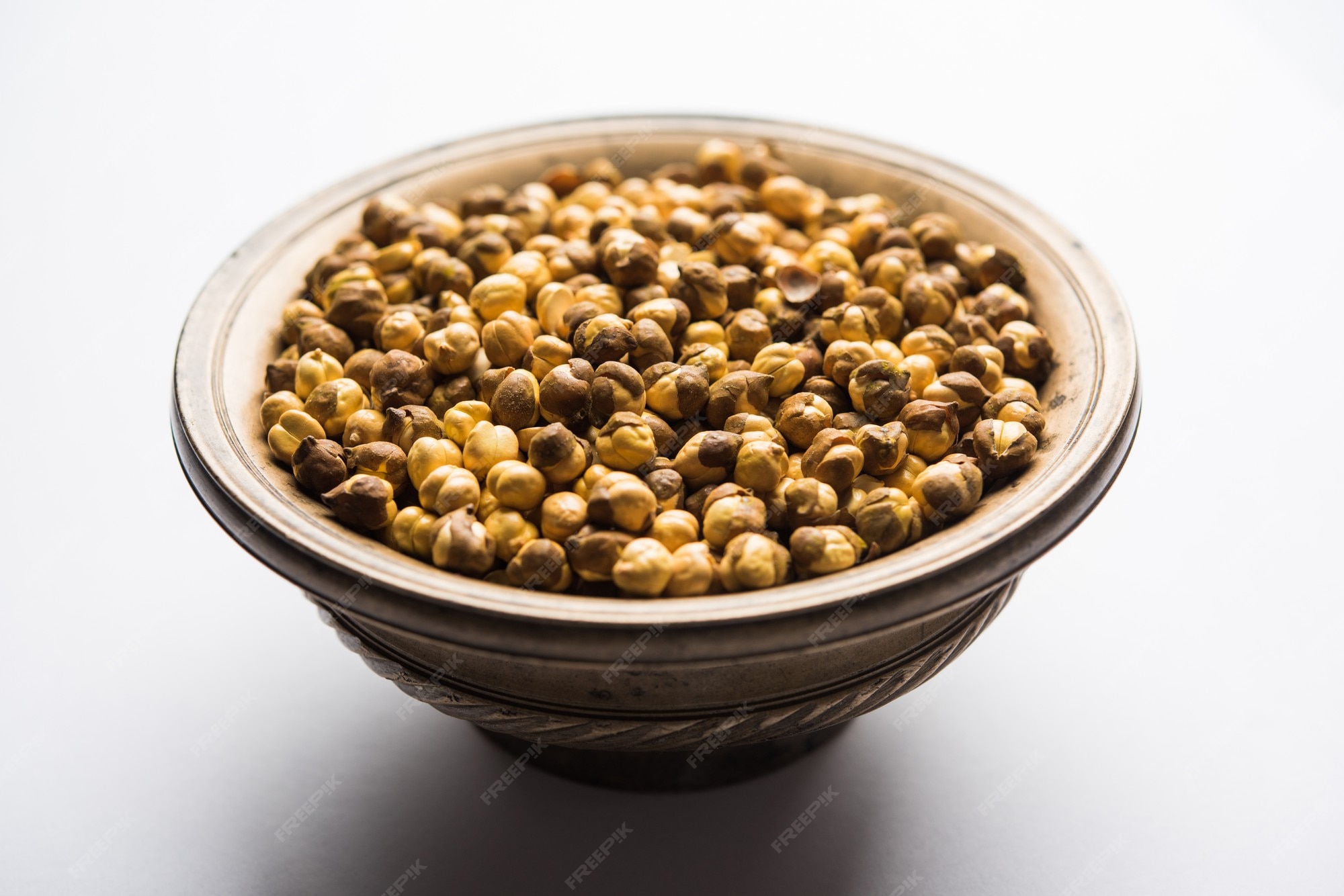 Premium Photo | Roasted chickpea or chana known as futana or phutana in  hindi served in a bowl or over gunny bag. selective focus