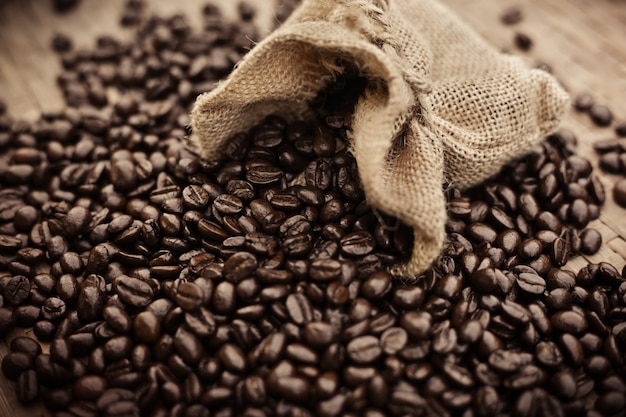 жареные кофейные зерна, могут использоваться в качестве фона