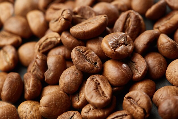 ローストコーヒー豆をクローズアップ