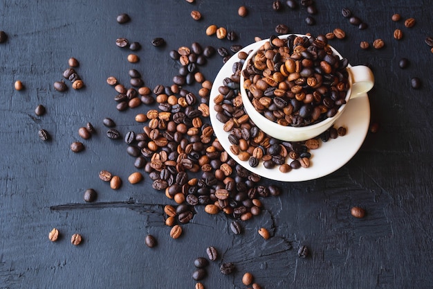 一杯のコーヒーで焙煎したコーヒー豆