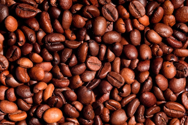 Стол жареный кофе в зернах, крупным планом кофе