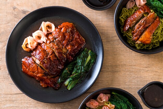 Photo roasted duck on table