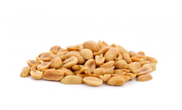 Photo roasted peanuts snack isolated on a white surface