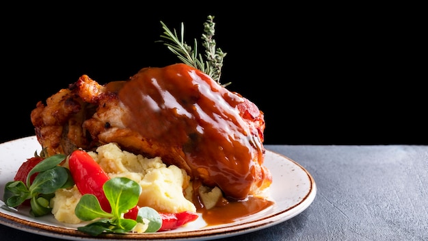 Roasted pork knuckle with mashed potatoes.