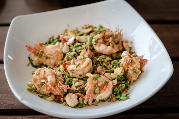 Photo roasted shrimp with chili and salt