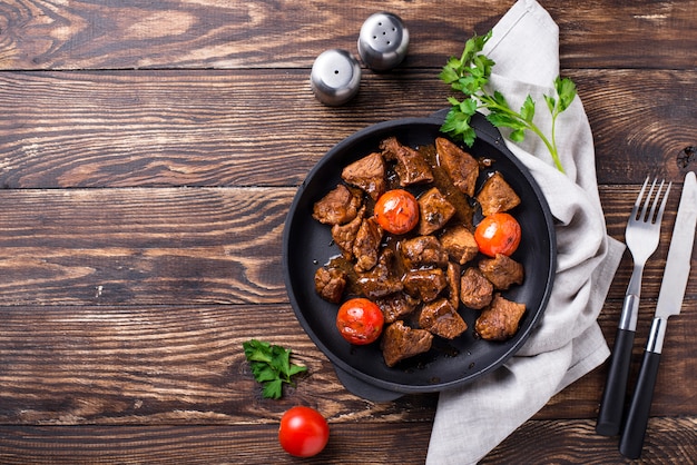 Carne di manzo arrosto o stufata con pomodoro