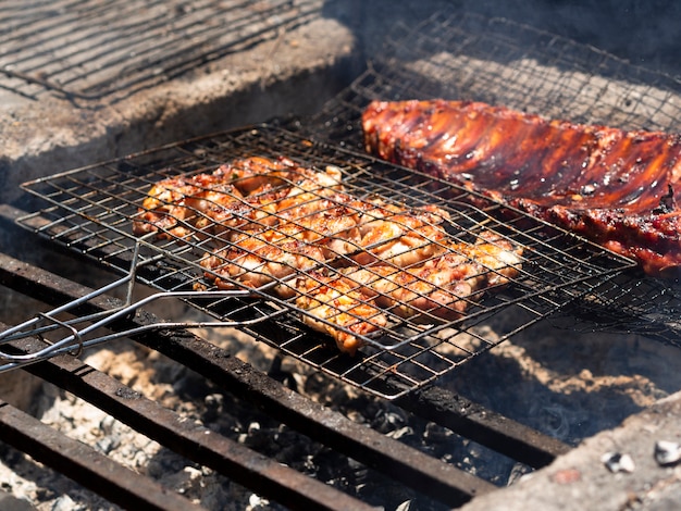 Carne saporita arrostita sulla griglia