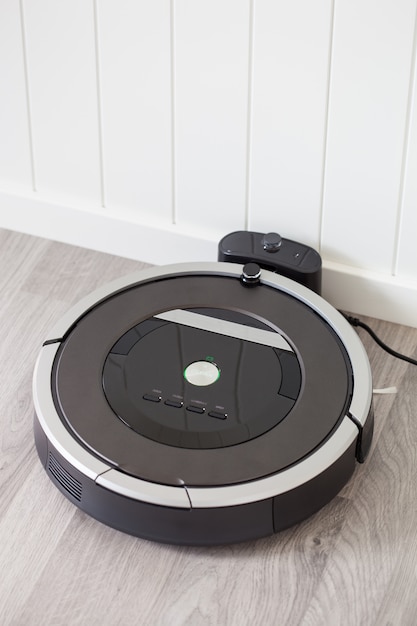 Robotic vacuum cleaner charging battery smart cleaning technology