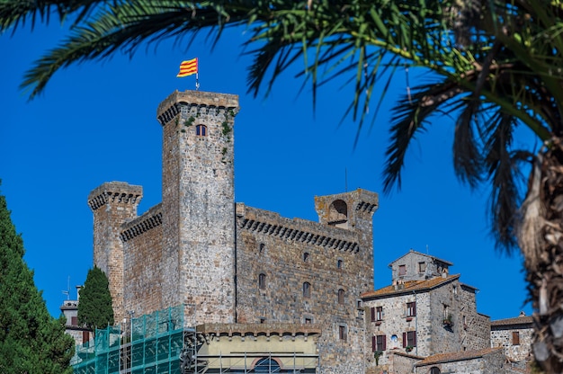 Rocca Monaldeschi della Cervara、イタリア、ラツィオ州のボルセーナの旧市街にある古代の城