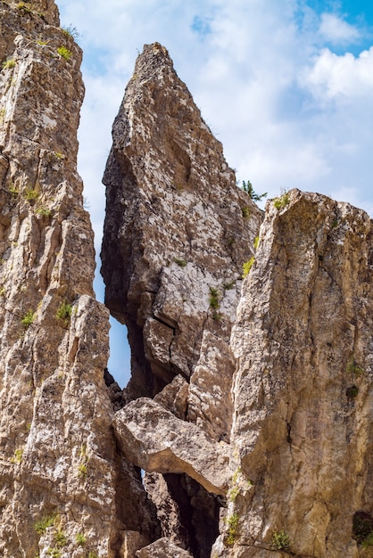 Photo a rock of amazing shape