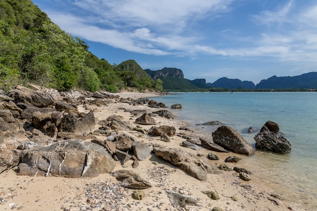 写真 ロックアンドサンドビーチ、コラム島の風景、サムロイヨッド国立公園、プラチュアップキリカーン県、タイ