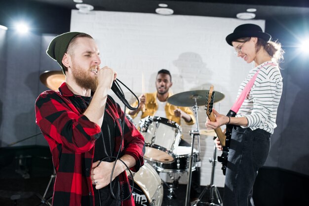 Rock Band optreden op het podium